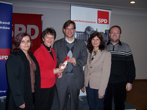 28.02.2010 | Inge Aures (MdL) und Florian Pronold (MdB) referieren zum Sachstand Landesbank