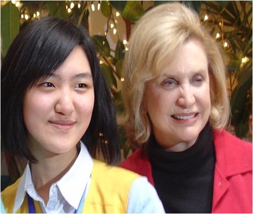 Young Chinese Yanning Cui interviewed U.S. Congressmember Carolyn B. Maloney.