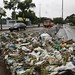 Lixo e lama se acumulam no Maracanã. Foto André Coelho