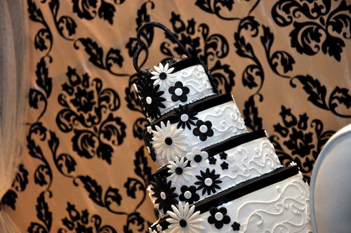 Black White Wedding Cake 2 Some may find myself a bit daring and bold 