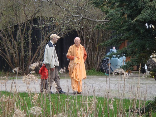 Kadamba Kanana Swami Korsnas Gard and at Ugrasena's 14th May 2010  -0053 por ISKCON desire tree.