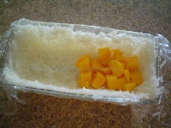 Rellenando el molde con mango
