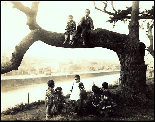 KIDS DAY OFF -- Out on a Limb in OLD JAPAN