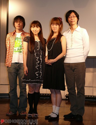 長井龍雪〔Tatsuyuki NAGAI〕（照片最左側）