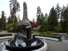 Statue devant lentrée de laquarium de Vancouver, au parc Stanley