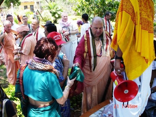 H H Jayapataka Swami in Tirupati 2006 - 0017 por ISKCON desire  tree.
