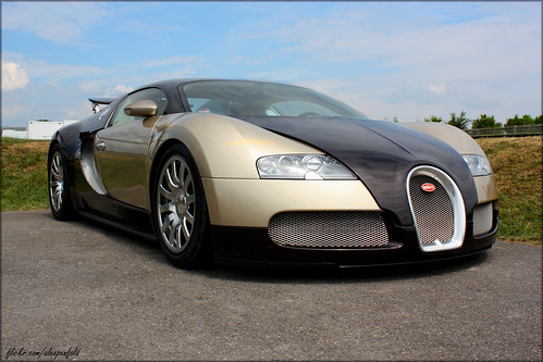 Bugatti Veyron by Alex Penfold