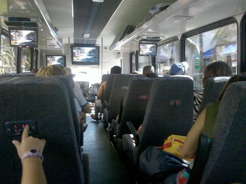 Die Audio-Steuerung an den Rückenlehnen im Reisebus