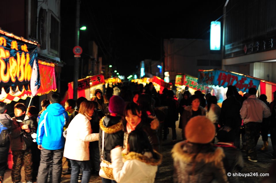 The main crowds seemed to have gathered around the outdoor food stalls. Hot dogs, yakisoba, Okonomiyaki, Monja and many other types of food were available.
