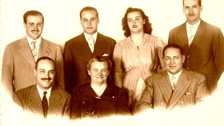 Pedro Gervasoni, su esposa y cinco hijos