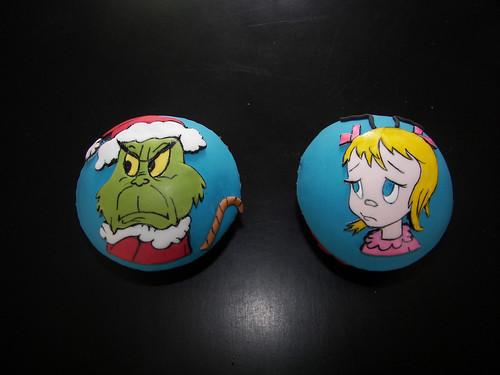 Dr Seuss cupcakes The Grinch and Cindy Lou Who