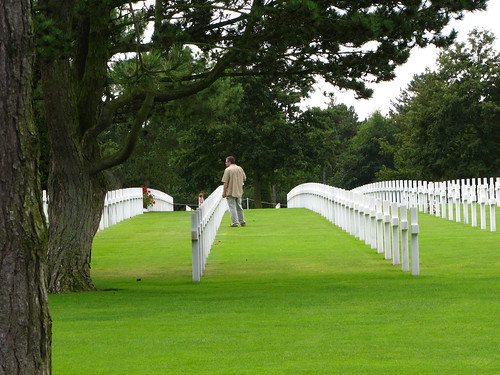 American cemetery, Colleville-sur-Mer, France (by: Dog Company/Dalton, creative commons license)