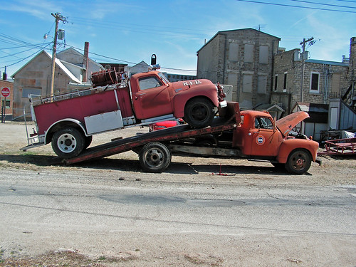 1952 GMC 30324 loading a 1950 Chevy Fire truck