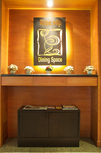 rose hip dining space