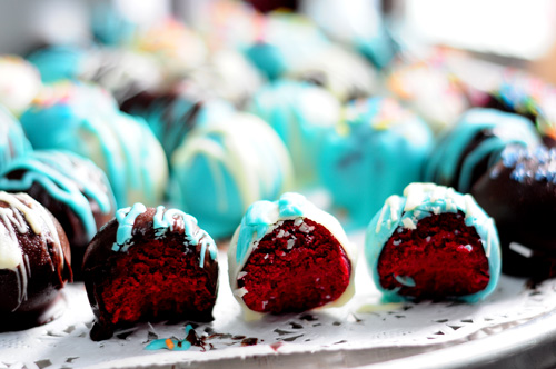 red velvet cake balls with tiffany blue color themed