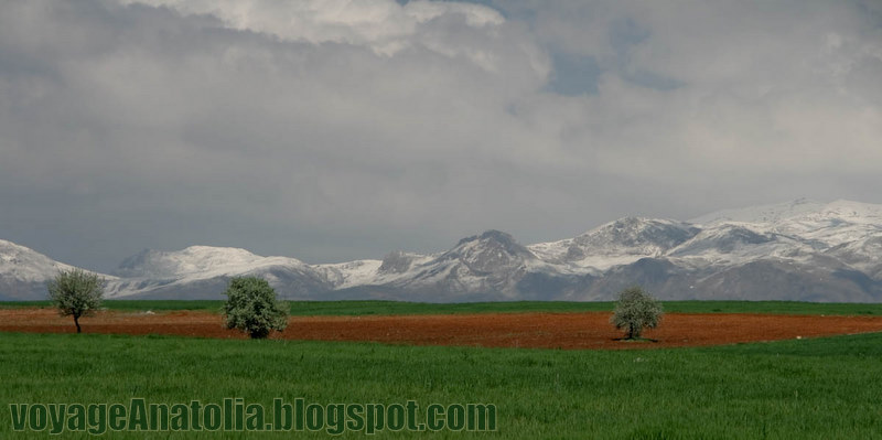 Karakush Mountains by voyageAnatolia.blogspot.com