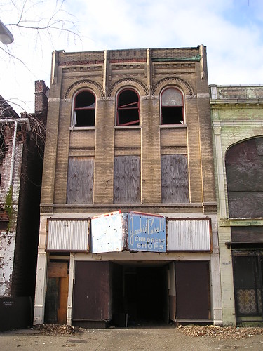 2605 N 14th St in 2004 (courtesy of ONSL Restoration Group)