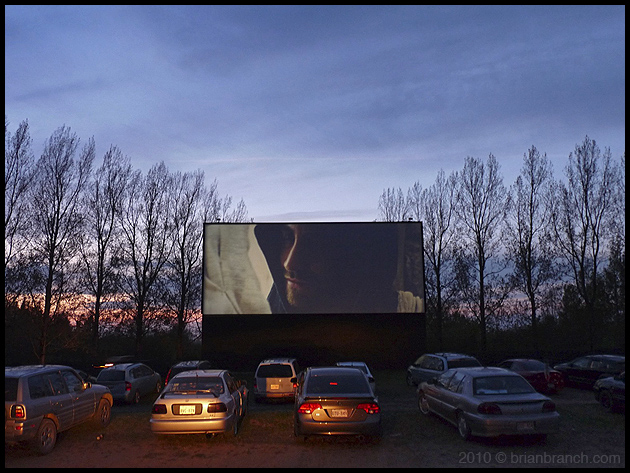 P1100373_drive-in