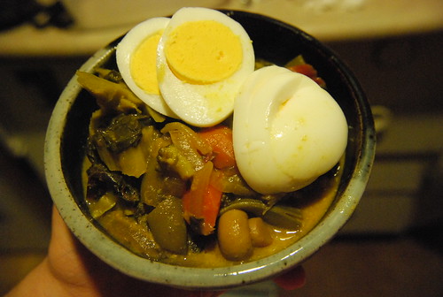 Veggie curry with hard-cooked egg