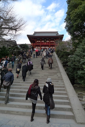 People walking up the stairs of Tsurugaoka Hachiman-gu