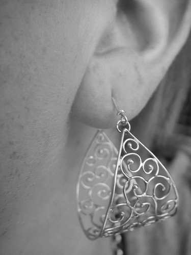 Curling earrings4