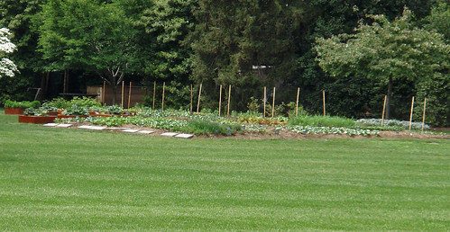 white house vegetable garden