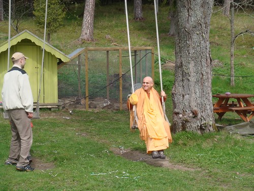 Kadamba Kanana Swami Korsnas Gard and at Ugrasena's 14th May 2010  -0087 por ISKCON desire tree.