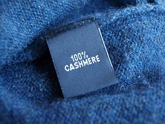 Label showing '100% cashmere'