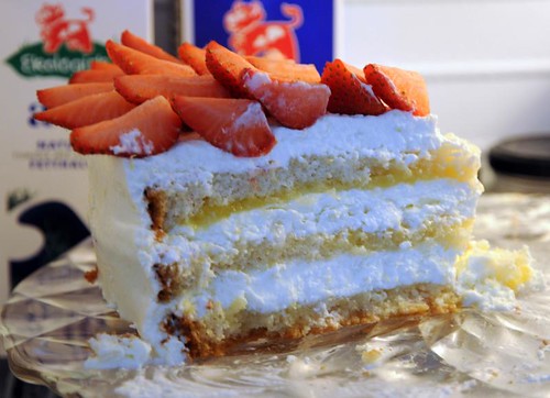 strawberry-lemonmousse-cake-3