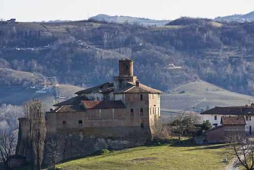 Castle (La Morra) (by storvandre)
