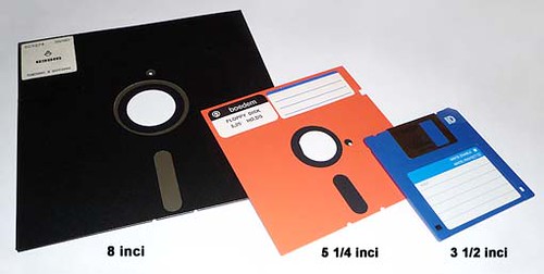 Floppy disk 8 inch, 5,25 and 3,5 inch, IBM, Alan Shugart, disket, floppy disc, floppy disk, sejarah, asal usul, Apple Computer