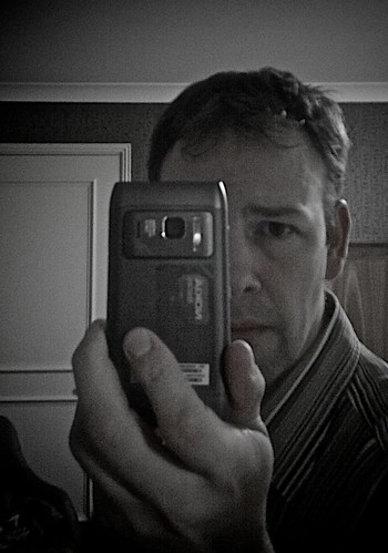 likeminds - Self Portrait - Nokia n8 style! by Benjamin Ellis