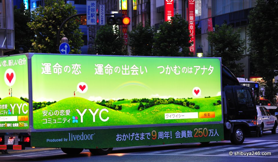 Livedoor's YYC community dating site rolls by. 2,500,000 members. now in its 9th year