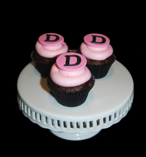 D monogram pink and black cupcakes