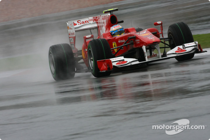 GP de Malasia 2010, clasificación. Fernando Alonso no pudo siquiera entrar en la Q2, una mala estratégia por parte del equipo italiano tras salir tarde de boxes.