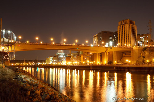 Wabasha St. Bridge at night ©  verygreen