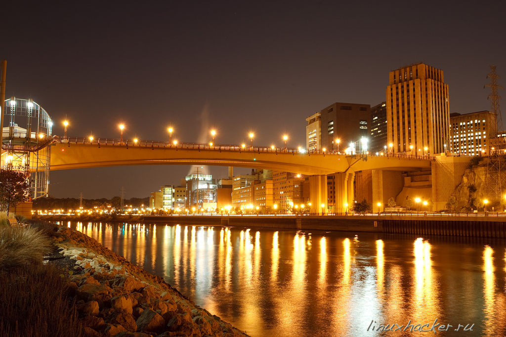 : Wabasha St. Bridge at night