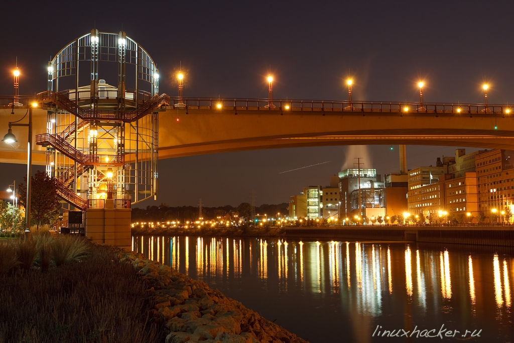 : Wabasha St. Bridge at night