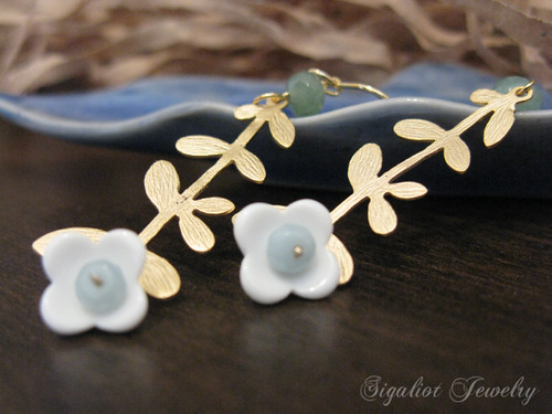 Branch Earrings with little milky Flower