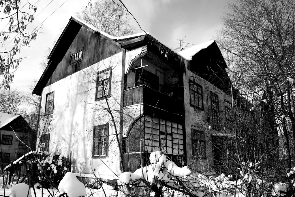 : Krasnogorsk. Old house, old times