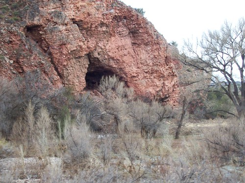 Sinagua Indians inhabitated cave prior to 1400 AD