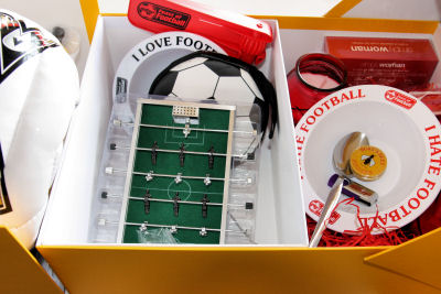 Love-Hate football box 8290 R