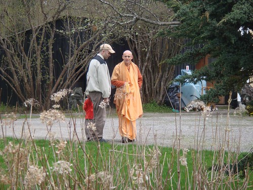 Kadamba Kanana Swami Korsnas Gard and at Ugrasena's 14th May 2010  -0054 por ISKCON desire tree.
