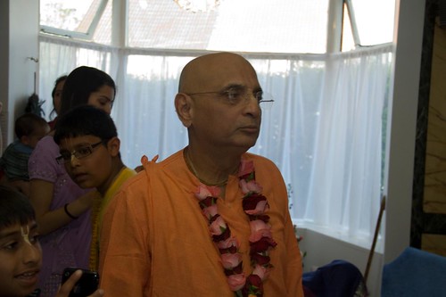 H H Bhakti Caru Swami 2010 - 0023 por ISKCON desire tree.