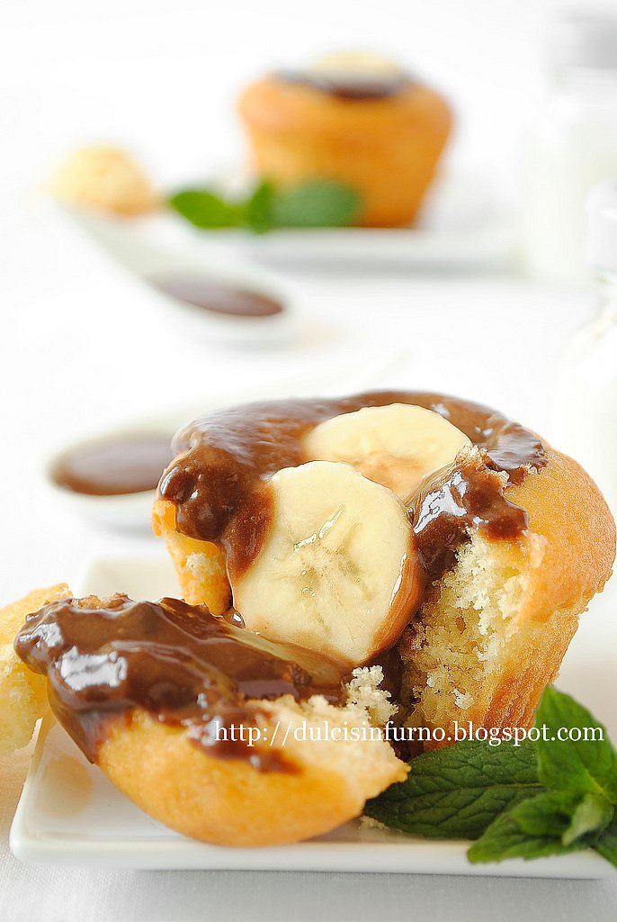 Muffins con Salsa alla 
Banana e Nutella-Muffins with Banana and Nutella Sauce