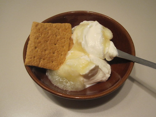 Midnight snack lemon yogurt and Graham crackers