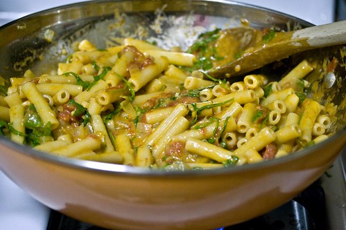 pasta, plum tomatoes, onion, garlic, arugula, gorgonzola