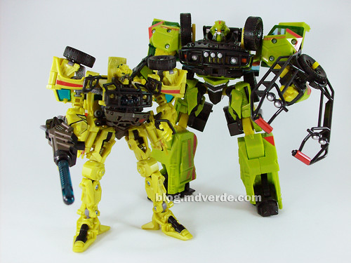 Transformers Ratchet Deluxe RotF NEST vs Voyager modo robot