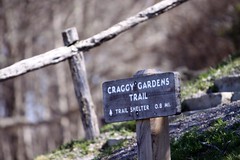 Craggy Gardens trail marker (by: Andrew Chipley, creative commons license)