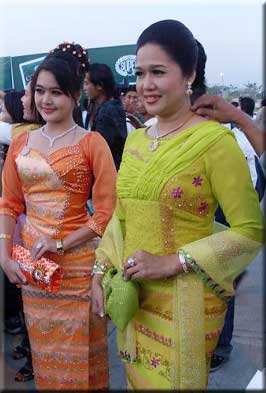 May Thet Khaing and May Thinzar Oo at Myanmar Academy Award Ceremony for 2008 Photo